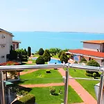 Sun Palace